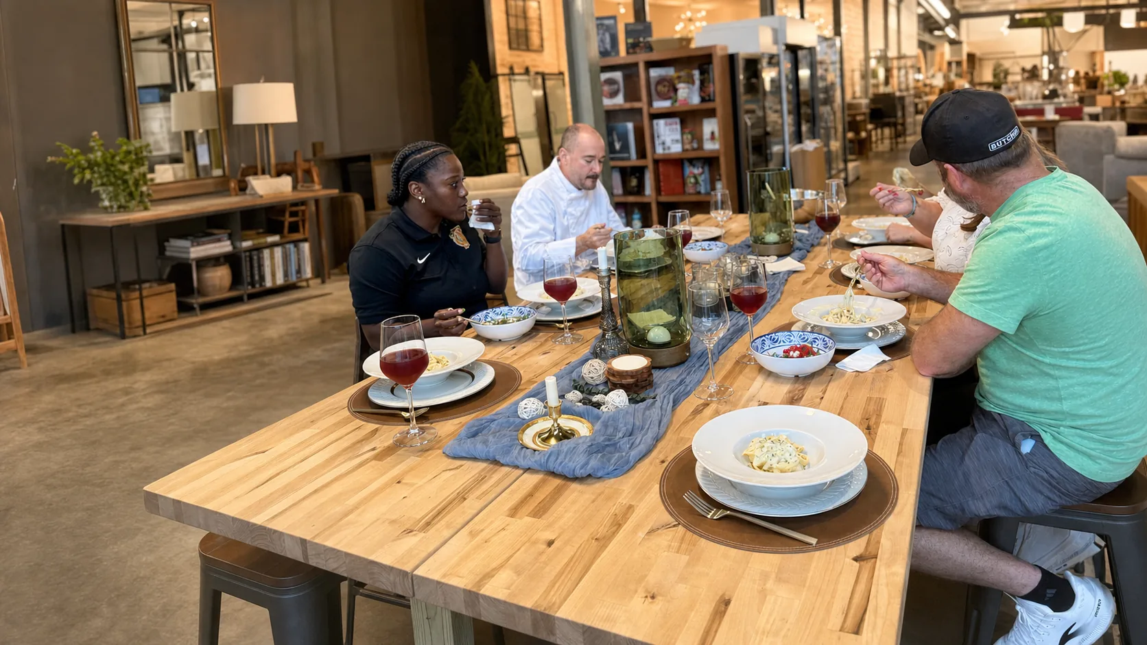 A team sharing dinner at Sobremesa